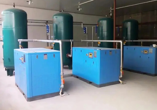 Où doit être placé le compresseur d'air en usine ? Quelles sont les exigences ? (1)